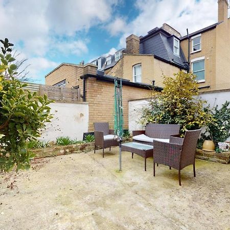 Cheerful 4 Bedroom Victorian House With Back Courtyard 伦敦 外观 照片
