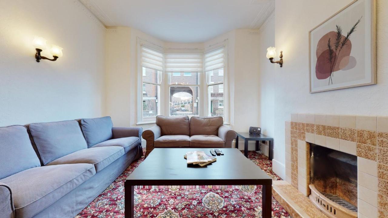 Cheerful 4 Bedroom Victorian House With Back Courtyard 伦敦 外观 照片