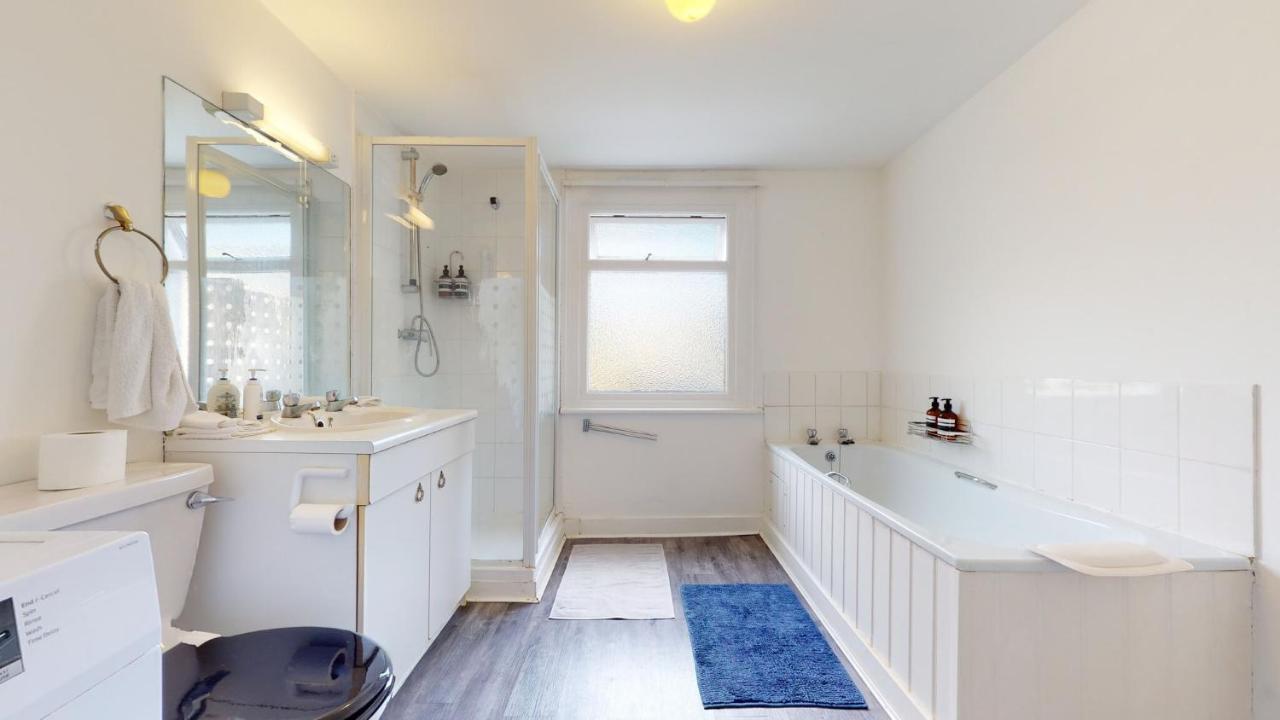 Cheerful 4 Bedroom Victorian House With Back Courtyard 伦敦 外观 照片