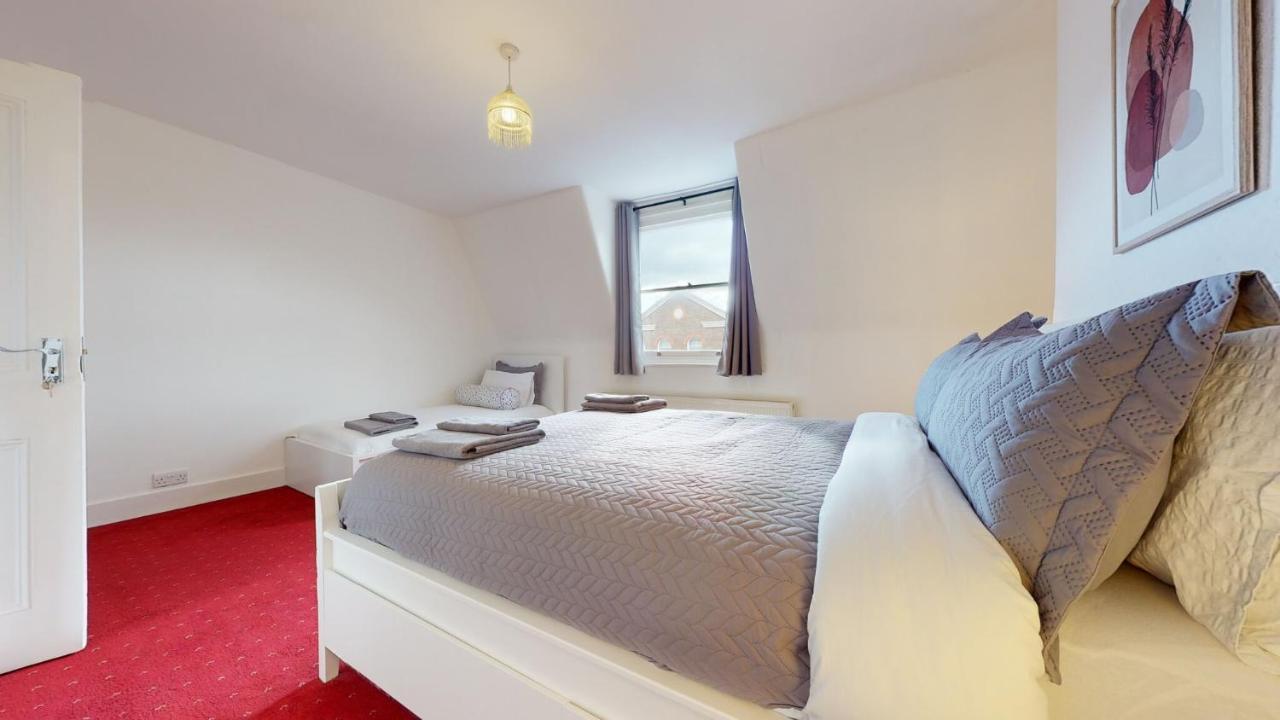 Cheerful 4 Bedroom Victorian House With Back Courtyard 伦敦 外观 照片
