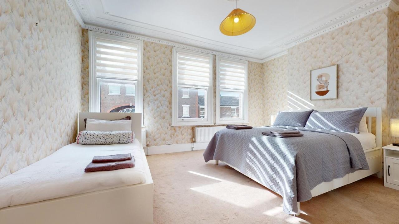 Cheerful 4 Bedroom Victorian House With Back Courtyard 伦敦 外观 照片
